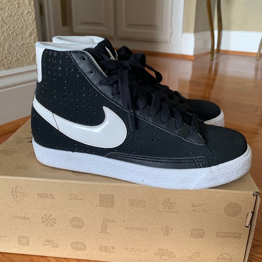 Women’s Black Blazers